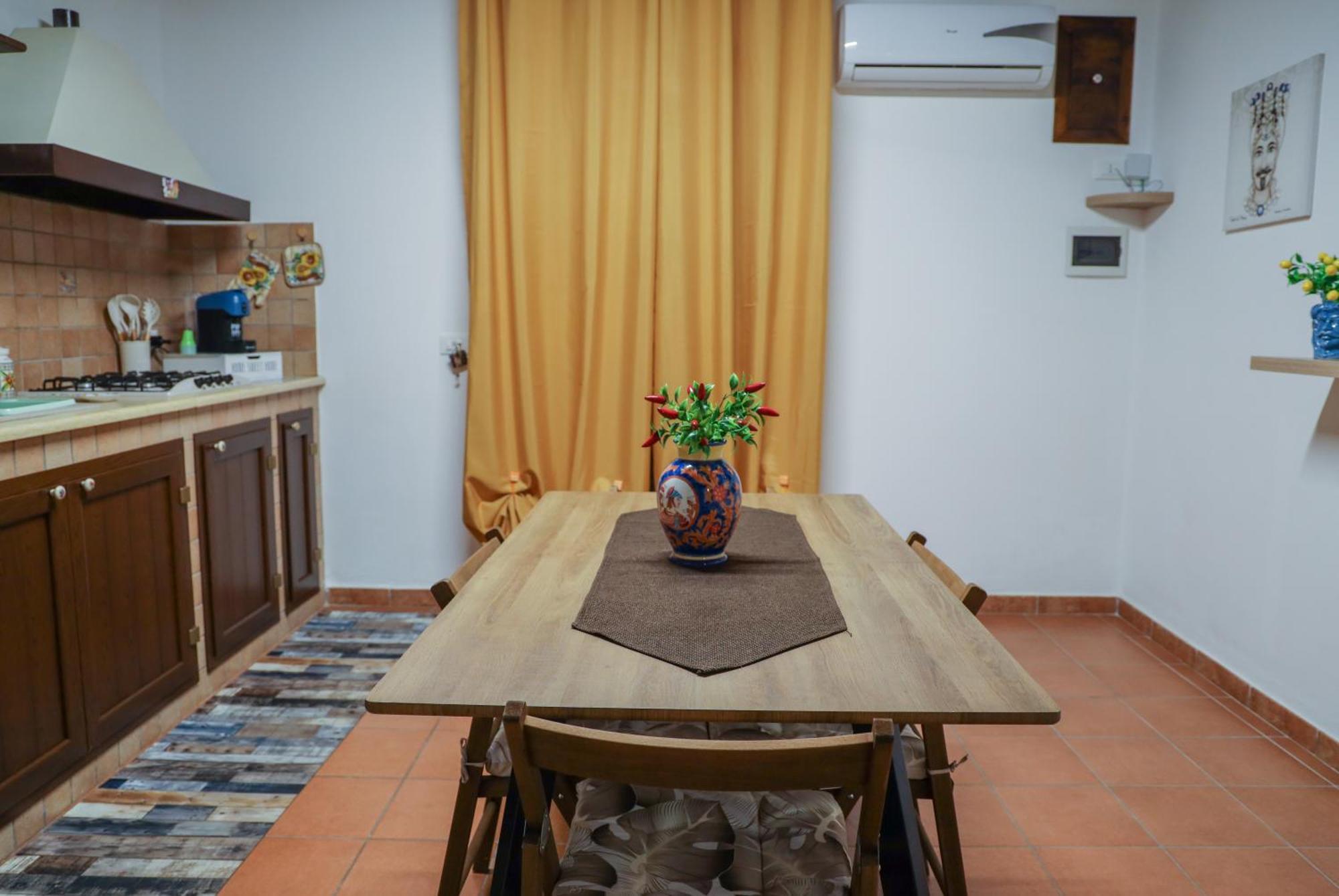 La Folkloressa Apartments Palermo Esterno foto